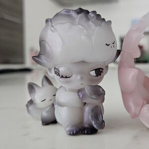 Dimoo Shapes in Nature figurine - Withering Flowers